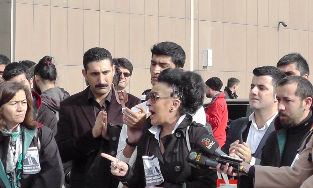Hiqûqnas ji bo Elçî civiyan û dozgerî protesto kirin
